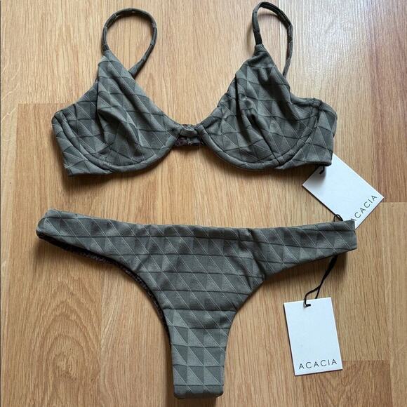 Acacia swimwear LODEN triangle print nell top Hookipa bikini bottom !